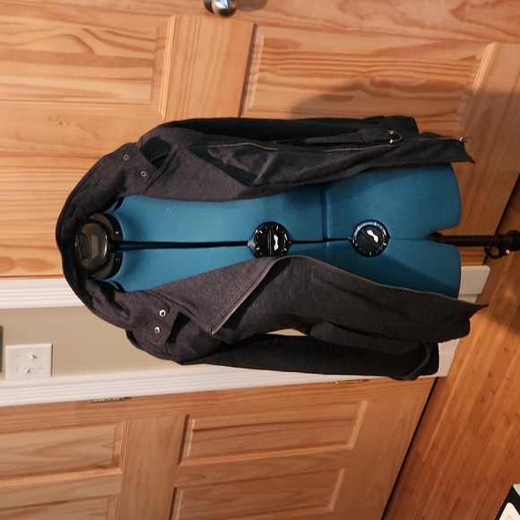 Fall coat weather! Stylish cotton blend Heather grey coat - Picture 2 of 7